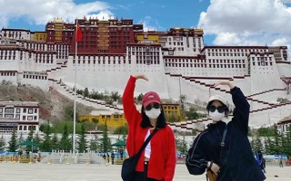 和闺蜜一起去西藏跟团游要花多少钱呢？暑假和闺蜜去西藏玩都有哪些景点适合去到呢？